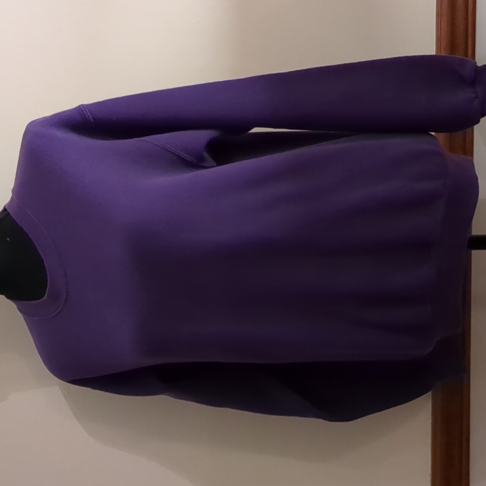 Purple youth sweatshirt in XL (18-20) - Picture 2 of 6